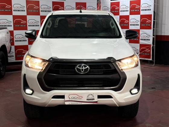 TOYOTA HILUX 2.8 D-4D TURBO DIESEL CD SR 4X4 AUTOMÁTICO